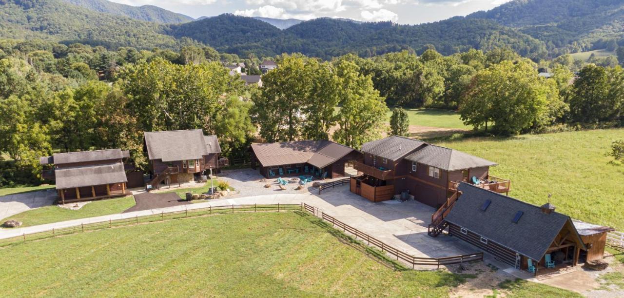 Romantic A-Frame Private Hottub Firepit Neargsmnp Sevierville Exterior photo